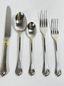 De colección Mikasa Lyons Acentos Dorados 5 Piezas Acero Inoxidable 18-8 Colocación Japón - Imagen 1 de 6