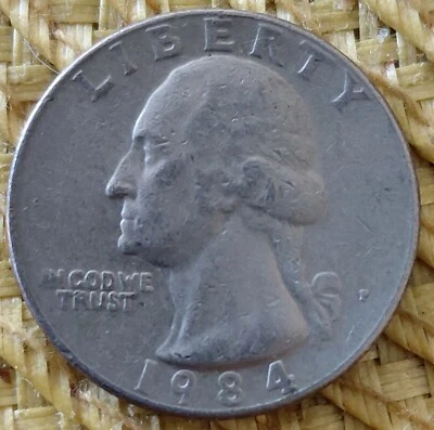 Cuarto P 1984 -Errores - Relleno en "P", Cartas faltantes en Dios confiamos Foto 1 de 2