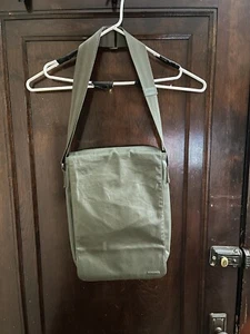 Incase Canvas Vertical Sling - 15x11x5 iPad/Laptop Case Green Duck Canvas - Picture 1 of 20