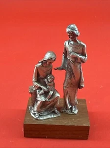 Holy Family Figurine Peltro Cesellato A Mano 4” Tall C - Picture 1 of 5