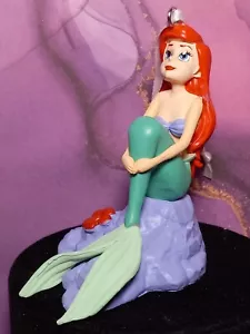 NUEVO DISNEY Princesa ARIEL La Sirenita Adorno Colgante Sello 2022 - Imagen 1 de 23