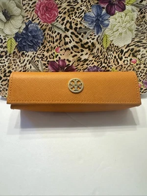 Новый оранжевый чехол для очков Tory Burch, полутвердый с магнитной кнопочной застежкой  - Изображение 1 из 4