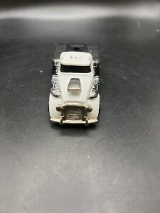 Unbranded 1:64 Scale Semi Cab White Diecast