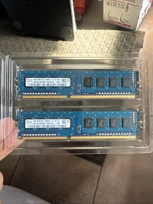 2x4GB (8GB Total) HYNIX HMT451U6AFR8C-PB 4GB PC3-12800U Desktop Memory - Image 1 of 2