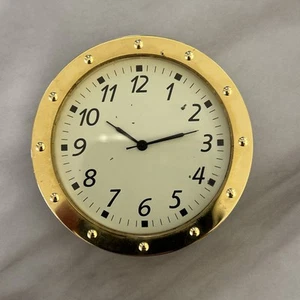 H K Wan Li Xing Watch & Clock - Picture 1 of 3