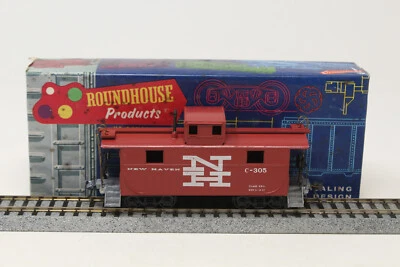 HO Roundhouse / Bev-Bel 4999-1 2-Window Steel Caboose New Haven NH C-305 RTR - Image 1 of 4