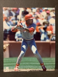 1990 Official 8 X 10: Barry Larkin. Cincinnati Reds.  - Picture 1 of 4