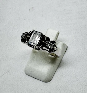 Elegante anillo de plata de ley Fleur de Lis con piedra blanca ideal para meñique - Imagen 1 de 18