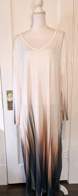 Camisón largo marfil para mujer talla 3X con patrón multicolor en la parte inferior Foto 1 de 4