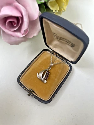 VINTAGE 925 SOLID STERLING SILVER RUBY BOAT SAIL PENDANT 16" CHAIN NECKLACE - Image 1 of 4