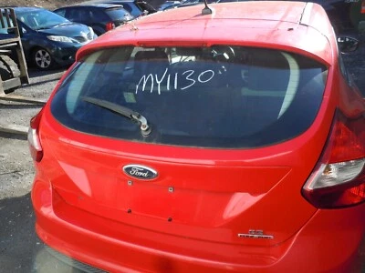 Puerta levadiza tapa trasera Ford Focus 2012-2014 con alerón sin cámara OEM PQ Foto 1 de 4