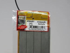 Chooch 8681 Medium Gray Flexible Concrete Sidewalk Sections for HO Scale - Picture 1 of 4