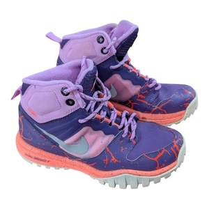 Nike Dual Fusion Hills Mid Lava (GS) Reino Unido 4,5 púrpura/plata metálica - brillo fucsia - Imagen 1 de 11