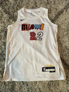 Maglia Miami Heat JIMMY BUTLER Nike Youth Large NBA Swingman edizione City 22 - Foto 1 di 5