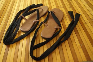 Gladiator Tanga Sandalen schwarz Krawatte Spitze Halstuch flach 10" Einlegesohle Sommer Strand Schuhe - Bild 1 von 3