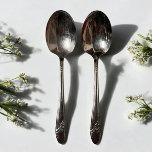 1946 Oneida Community Tudor Plate QUEEN BESS II Pair Of Sugar Spoons Vintage - Picture 1 of 6