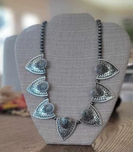 Navajo inspirierte Pfeilform mit Zinn Perlen Halskette auf Edelstahl - Bild 1 von 4