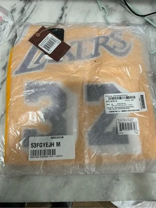 Camiseta para hombre Los Angeles Lakers Magic Johnson Mitchell & Ness dorada 1984-85 mediana - Imagen 1 de 11