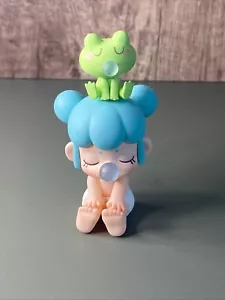 Rolife Nanci BabyNanci Seatmates Vibrant Cyan Baby mit Frosch Blindbox Figur - Bild 1 von 6