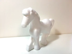 Styropor-Pferd - Bild 1 von 2