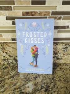 1 Book Scholastic Paperback Frosted Kisses by Heather Hepler- EUC - Imagen 1 de 4