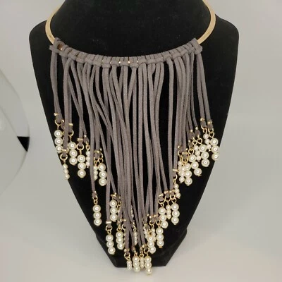 "Collar babero gargantilla M. Haskell para INC gris gamuza fauz con perlas de imitación 16""" Foto 1 de 4