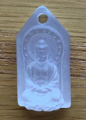 Colgante Buda de vidrio chino Liuli Gongfang - blanco claro Foto 1 de 4