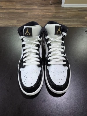 Talla 10 - Jordan 1 Mid SE Patente Negro Dorado - EXCELENTE ESTADO Foto 1 de 4