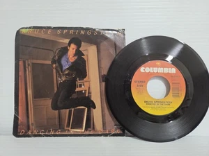BRUCE SPRINGSTEEN BAILANDO EN LA OSCURIDAD 45 RPM EN MUY BUEN ESTADO+ H11 - Imagen 1 de 2