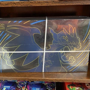 Pokémon Ultra Premium Collection UPC Fiamme Spettrali ITA SEALED - Foto 1 di 7