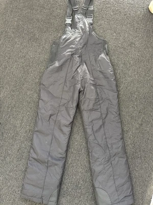 Pantalones con tirantes Sport Essentials para nieve M grises impermeables aislados esquí snowboard Foto 1 de 4