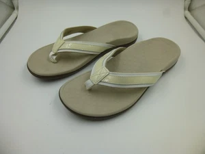 Vionic Tide Sandals Women's Size 8M White Flip Flops Patent Leather/Webbing - Picture 1 of 3