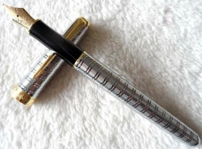 Good Silver/Gold Clip Parker Sonnet Series Fine (F) Nib Fountain Pen No Box - Image 1 of 4