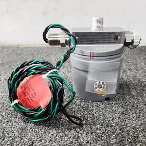 Metrix Electronic Vibration Switch, Model 5477B-001-040 - Picture 1 of 10