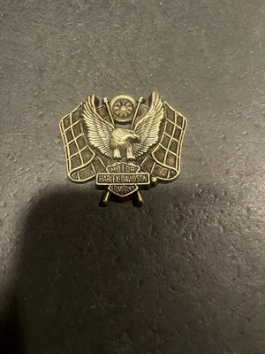 Латунный HARLEY-DAVIDSON МОТОЦИКЛОВ EAGLE / флаги, медальон металлический эмблема табличка - Изображение 1 из 2