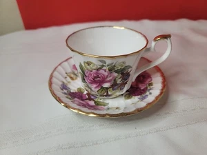 Royal Sutherland Fine Bone China Tasse und Untertasse Goldrand Blumen Tee Kaffee - Bild 1 von 7