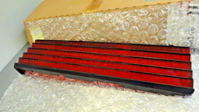 Nuevo de Lote Antiguo GM OEM 16503033 1987 1988 Buick Skyhawk Lámpara Trasera Lente Marcador Genuino  Foto 1 de 4