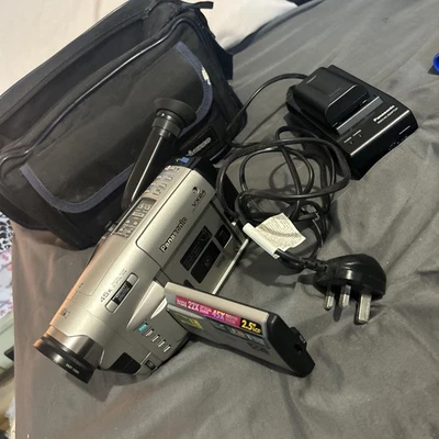 Panasonic NV-VX24 VHS-C camcorder Working - Image 1 of 4