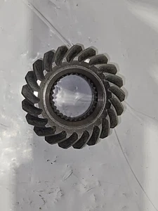 UPPER GEAR CASE GEAR 912373 21 TOOTH - Picture 1 of 5