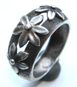 Vintage Nice Silver Finger Ring With Flowers (Size 7) - Picture 1 of 4