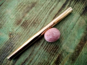 Hermosa y elegante bola de rodillo Sheaffer Targa - chapada en oro estriada - punto blanco - Imagen 1 de 9