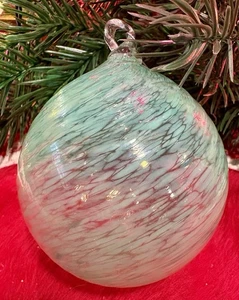 Blown Art Glass Globe - Friendship Ball - Sun Catcher - Ornament Green Swirl - Picture 1 of 2