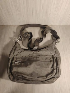 Bolso Bandolera Baggallini Moderno Bolsillo Media Luna Gris - Imagen 1 de 10