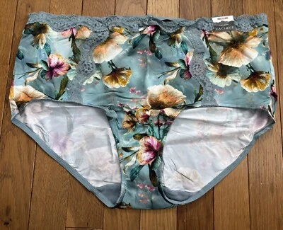 Calzoncillo completo con ribete de encaje cacique Lane Bryant talla grande 22/24 verde azulado flor crema Foto 1 de 4