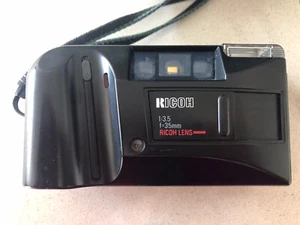 RICOH AF-100 Camera AF SYSTEM F=35mm.Flash-Original case-Cord.great Easy Camera - Picture 1 of 10