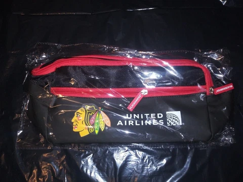 CHICAGO BLACKHAWKS NHL Hockey 12/16/18 2018 SGA NEW 3 Pocket Travel Toiletry BAG Cover