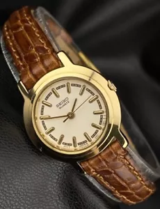 Vintage Round Fine Grain Gold Tone Dainty Seiko Ladies Watch Aesthetic Oldmoney - Picture 1 of 13