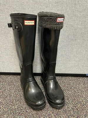 Hunter: Original Botas de Lluvia Altas Negras Brillo con Calcetines Tejidos: Talla 9 Foto 1 de 4