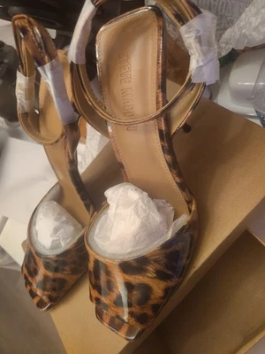 Tacones Steve Madden 11 charol estampado Leapord  Foto 1 de 4