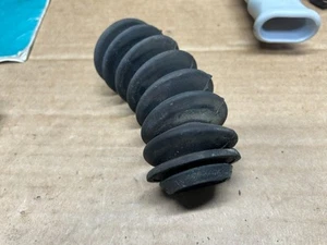 88-94 Chevy GMC C/K 1500 Pickup Truck - RUBBER door hinge jam Loom Seal 15528783 - Picture 1 of 13
